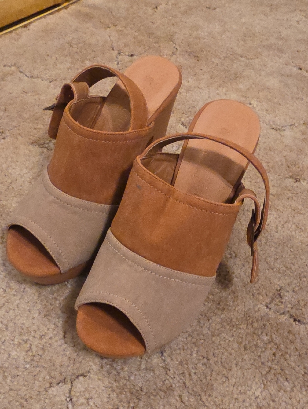 De Blossom Collection Two-Tone Suede Peep-Toe Mule in Tan & Beige
